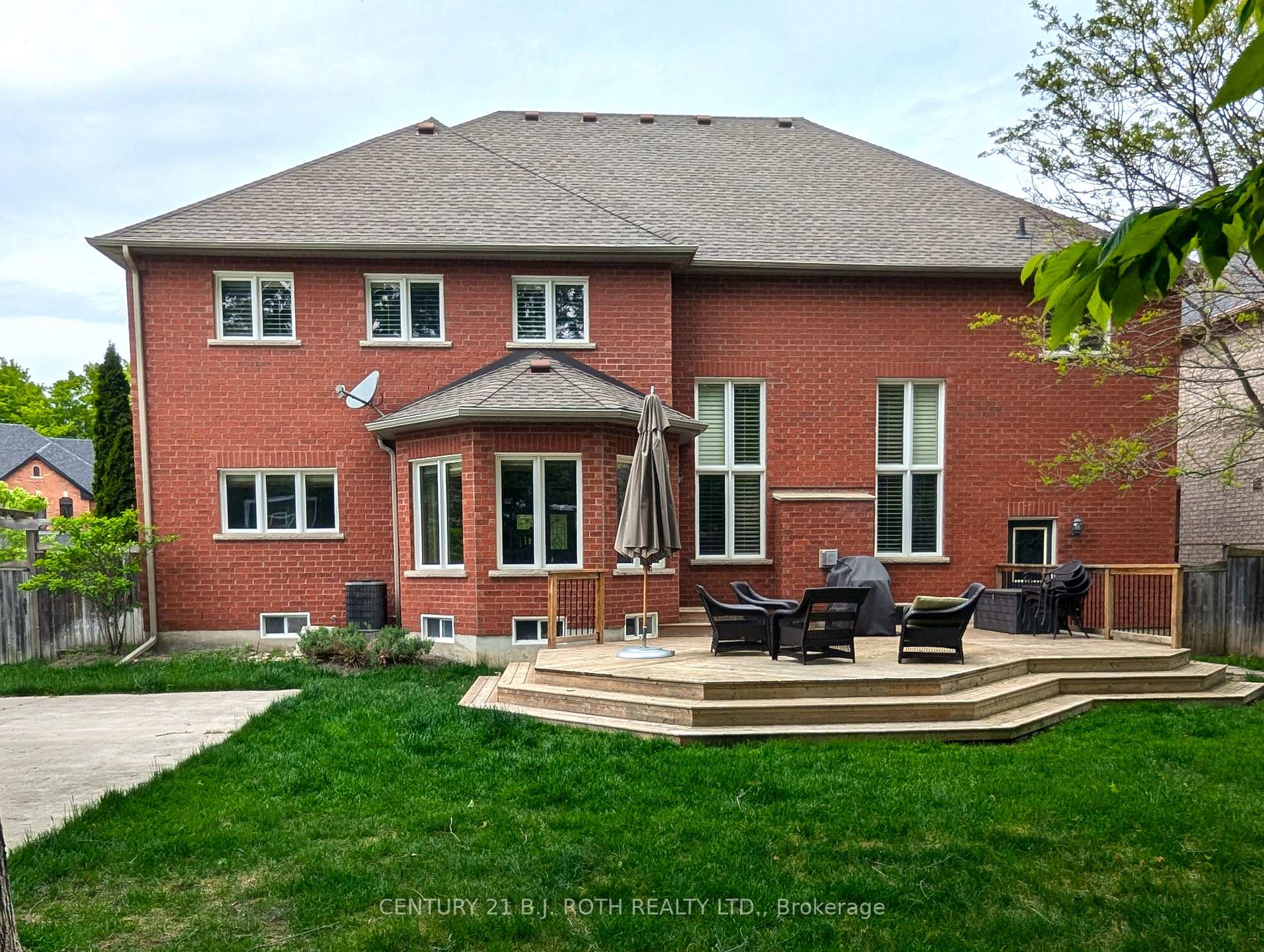 Photo 41 of 38 Camelot Square, Barrie, Innis-Shore — HOMEH