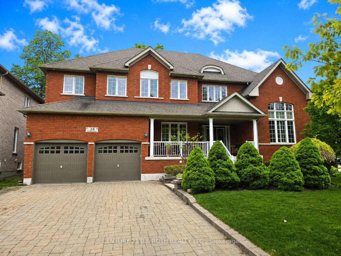 Photo 3 of 38 Camelot Square, Barrie, Innis-Shore — HOMEH