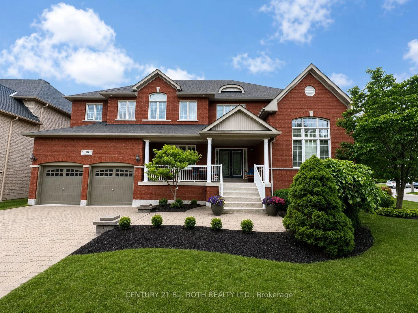 Photo 5 of 38 Camelot Square, Barrie, Innis-Shore — HOMEH