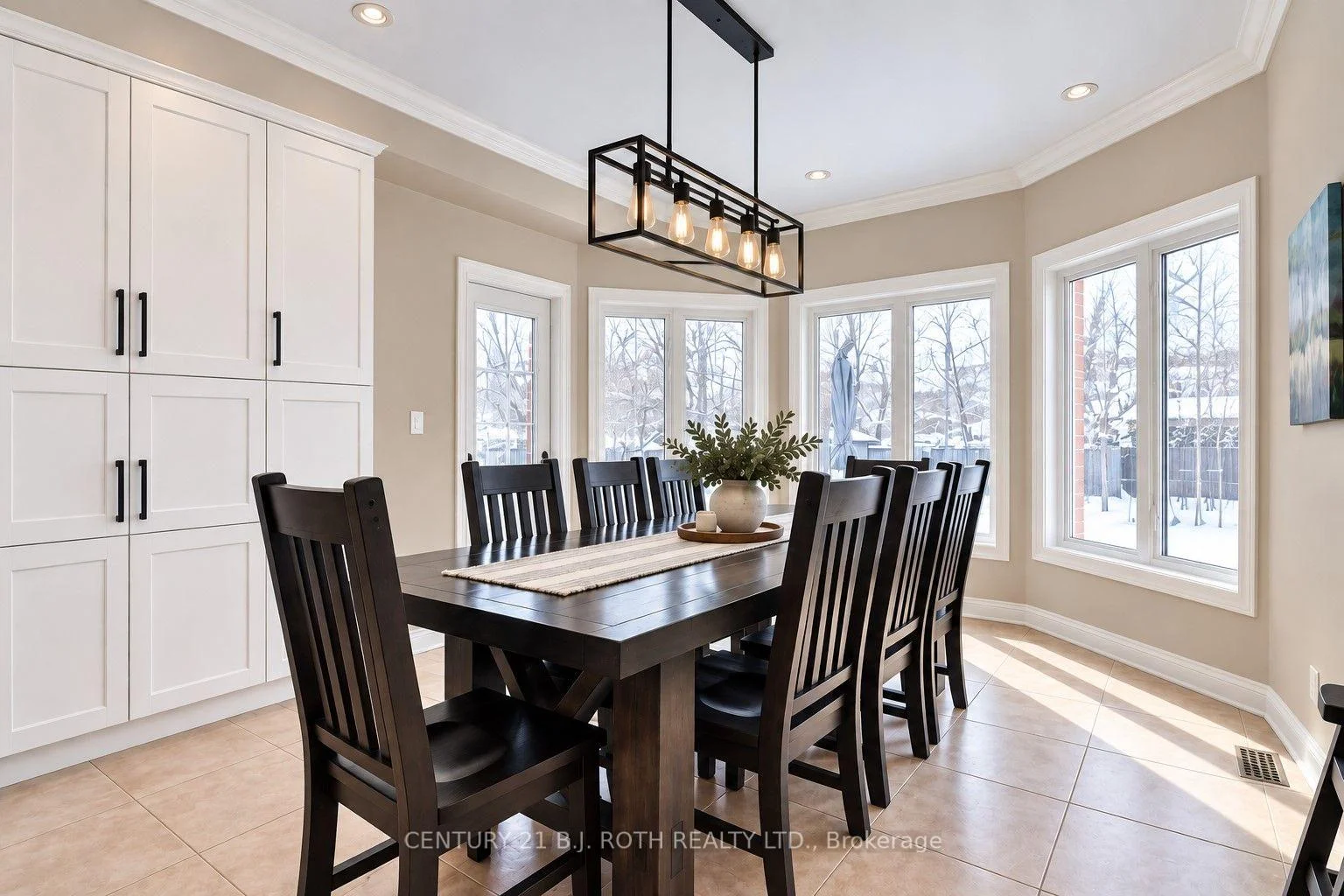 Photo 19 of 38 Camelot Square, Barrie, Innis-Shore — HOMEH