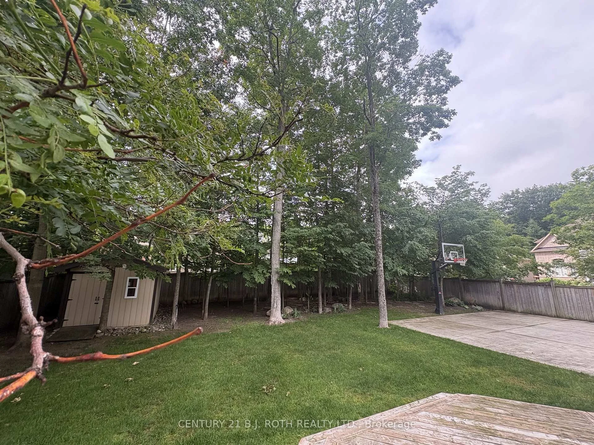 Photo 43 of 38 Camelot Square, Barrie, Innis-Shore — HOMEH
