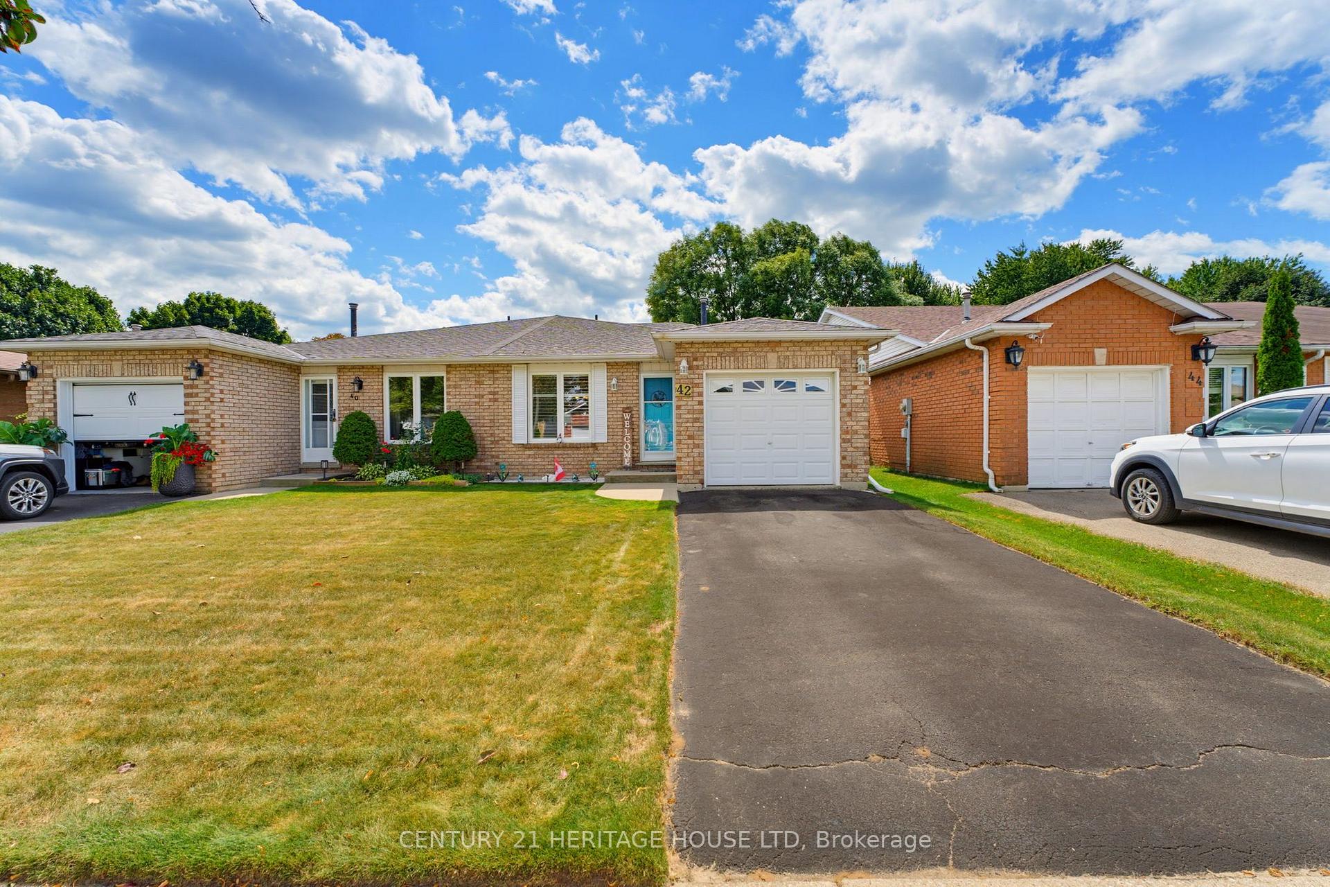 Photo 2 of 42 Buchanan Crescent, Brantford, Lynden Hills — HOMEH