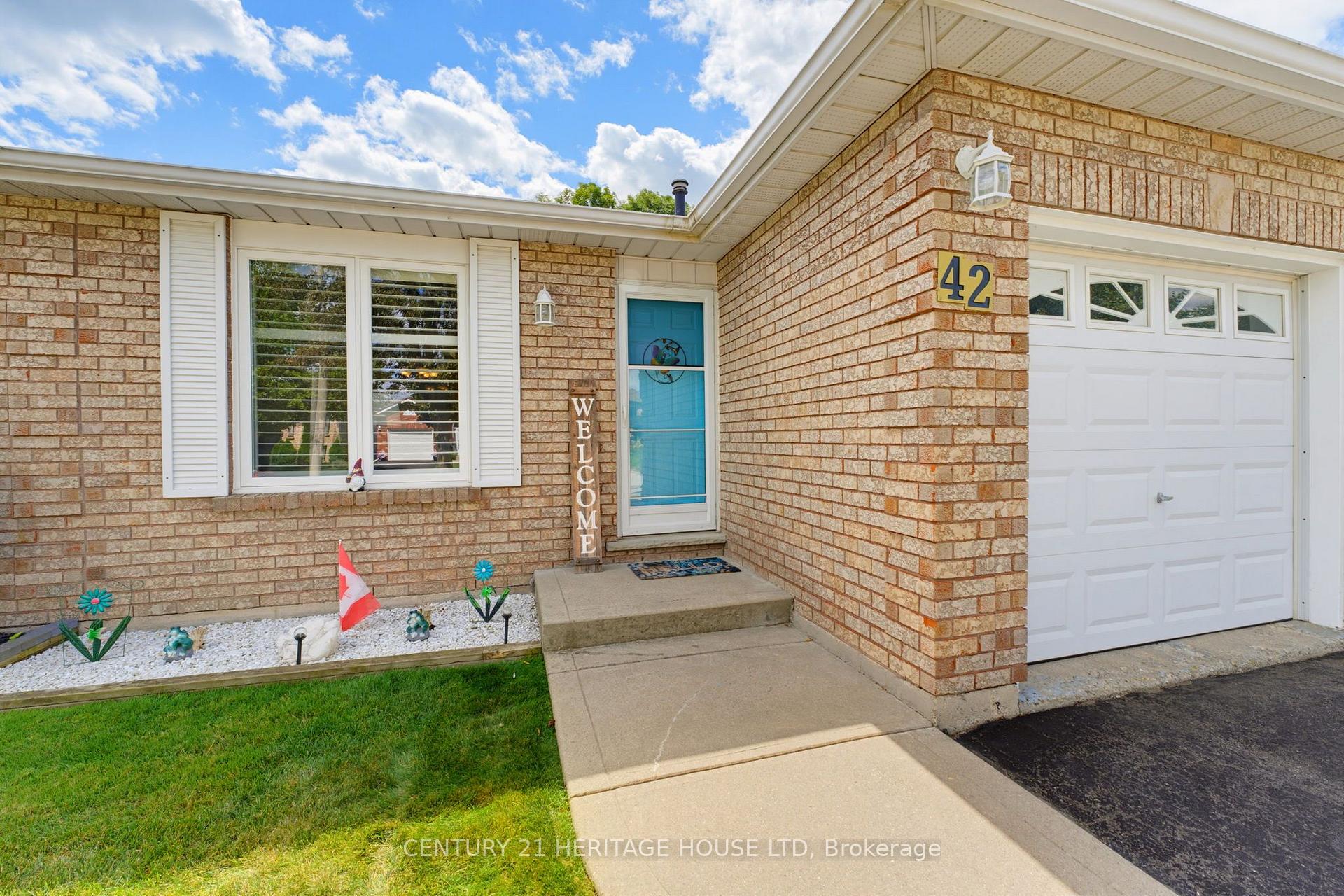 Photo 3 of 42 Buchanan Crescent, Brantford, Lynden Hills — HOMEH