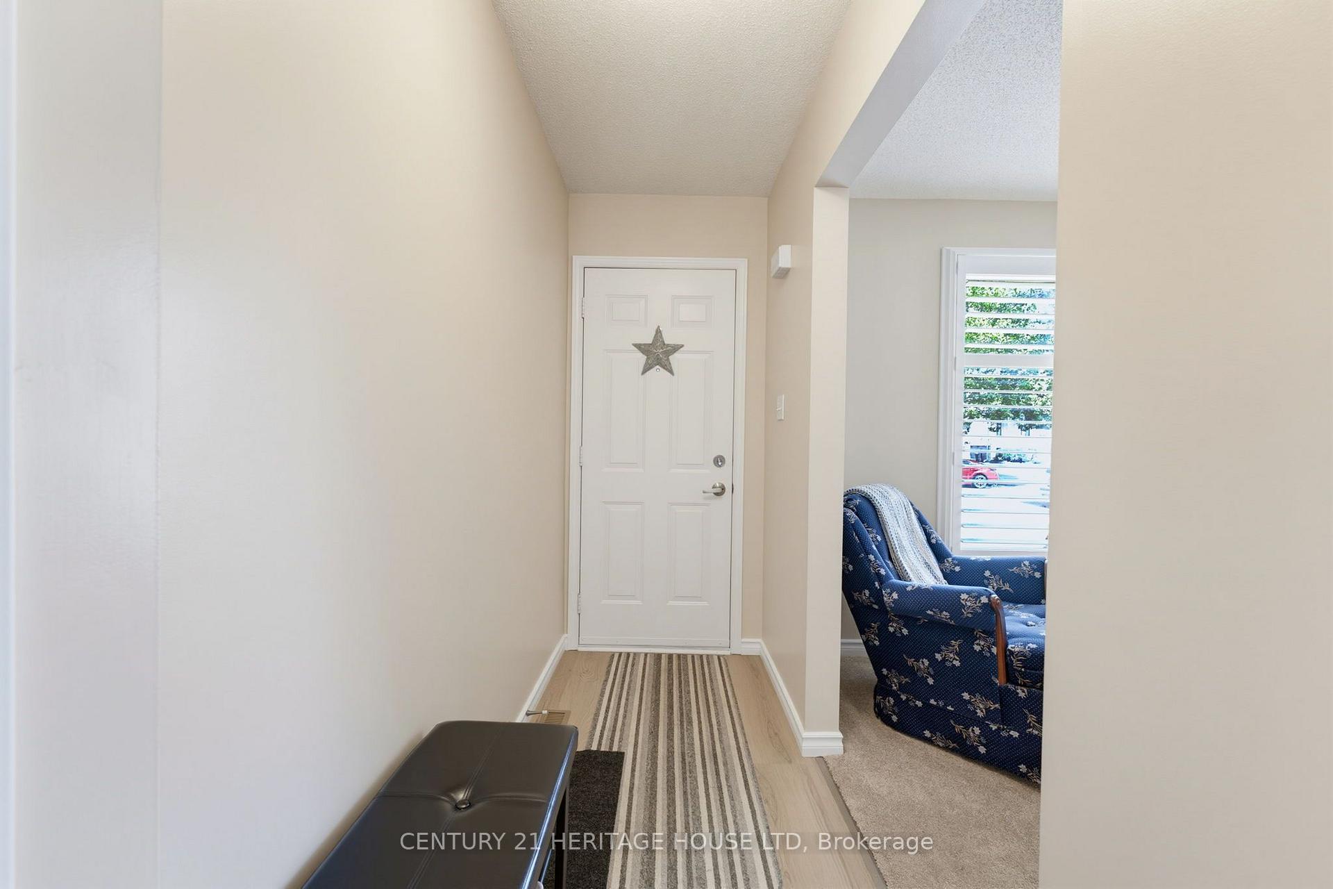 Photo 4 of 42 Buchanan Crescent, Brantford, Lynden Hills — HOMEH