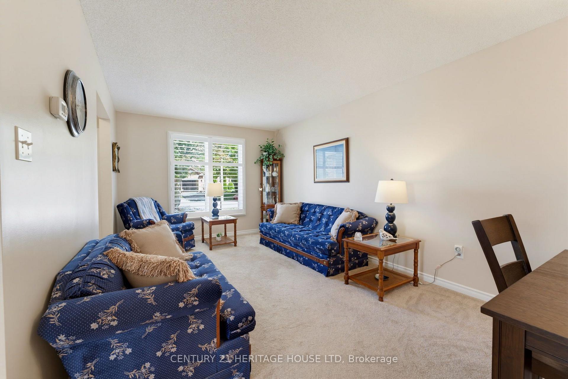 Photo 6 of 42 Buchanan Crescent, Brantford, Lynden Hills — HOMEH