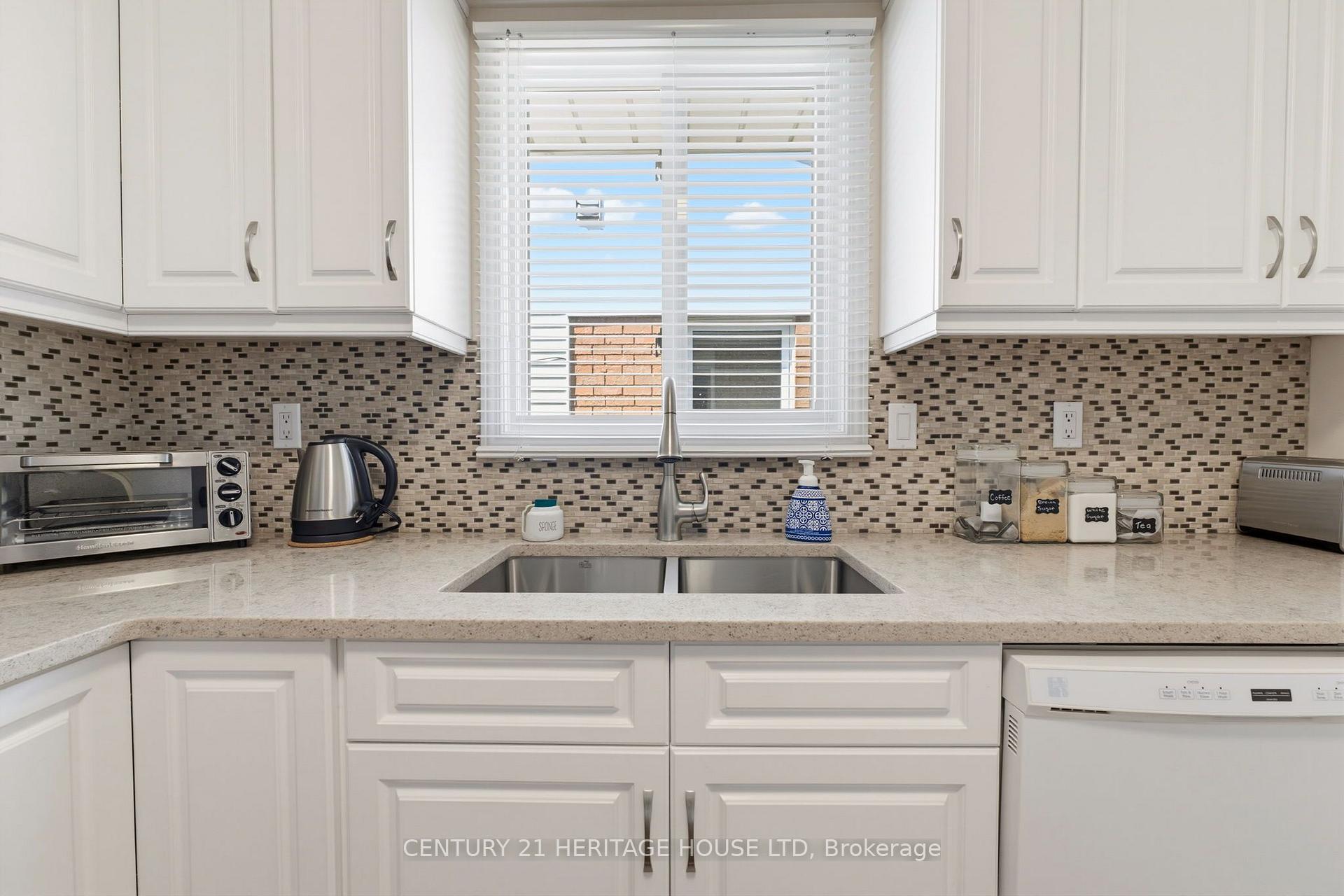 Photo 9 of 42 Buchanan Crescent, Brantford, Lynden Hills — HOMEH