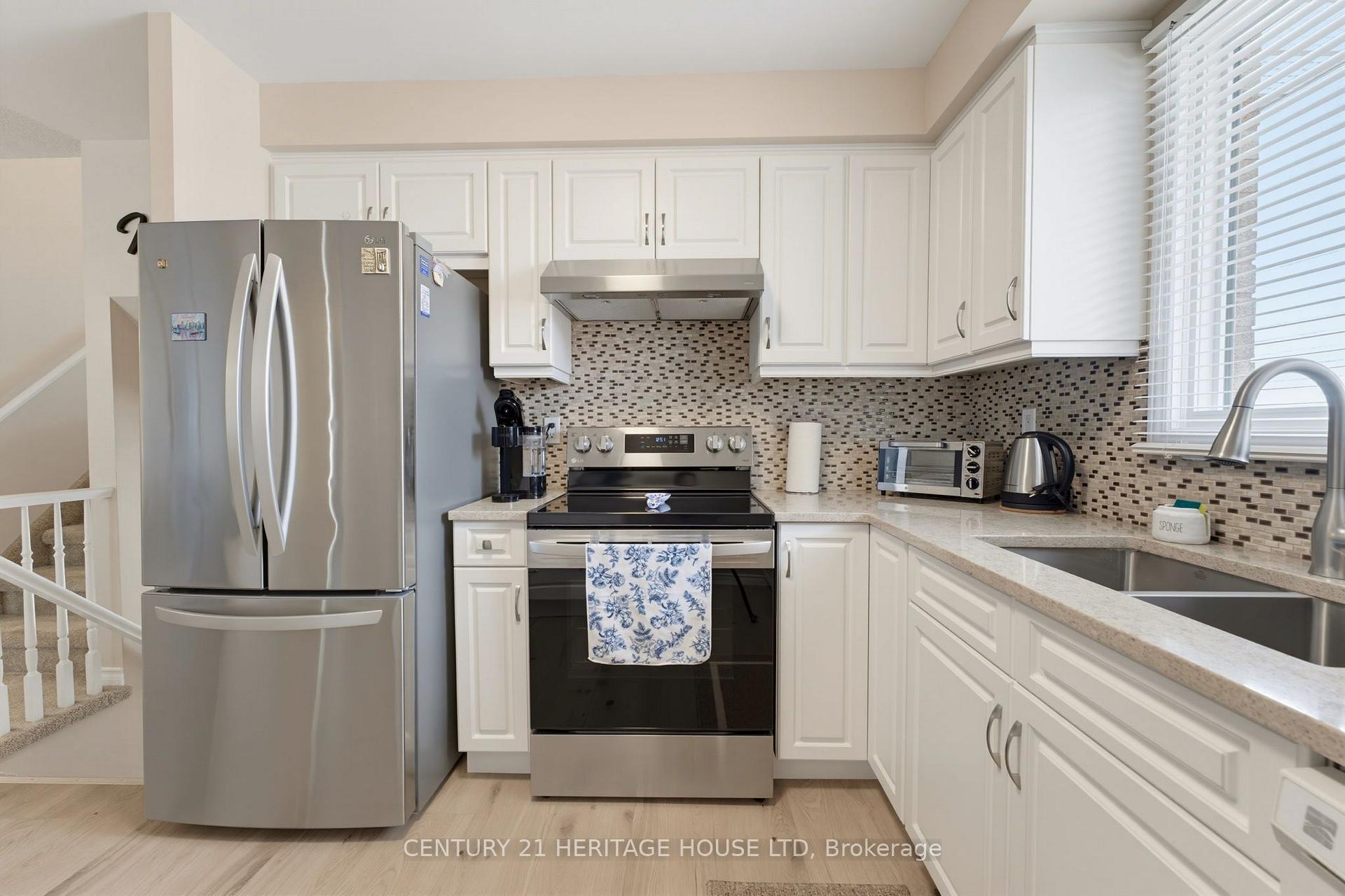 Photo 10 of 42 Buchanan Crescent, Brantford, Lynden Hills — HOMEH