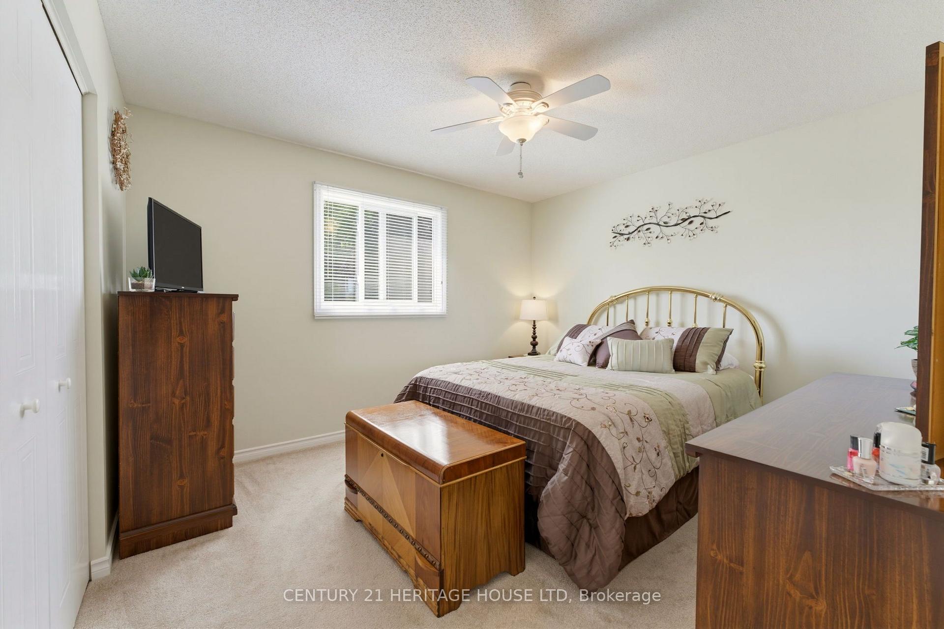 Photo 11 of 42 Buchanan Crescent, Brantford, Lynden Hills — HOMEH
