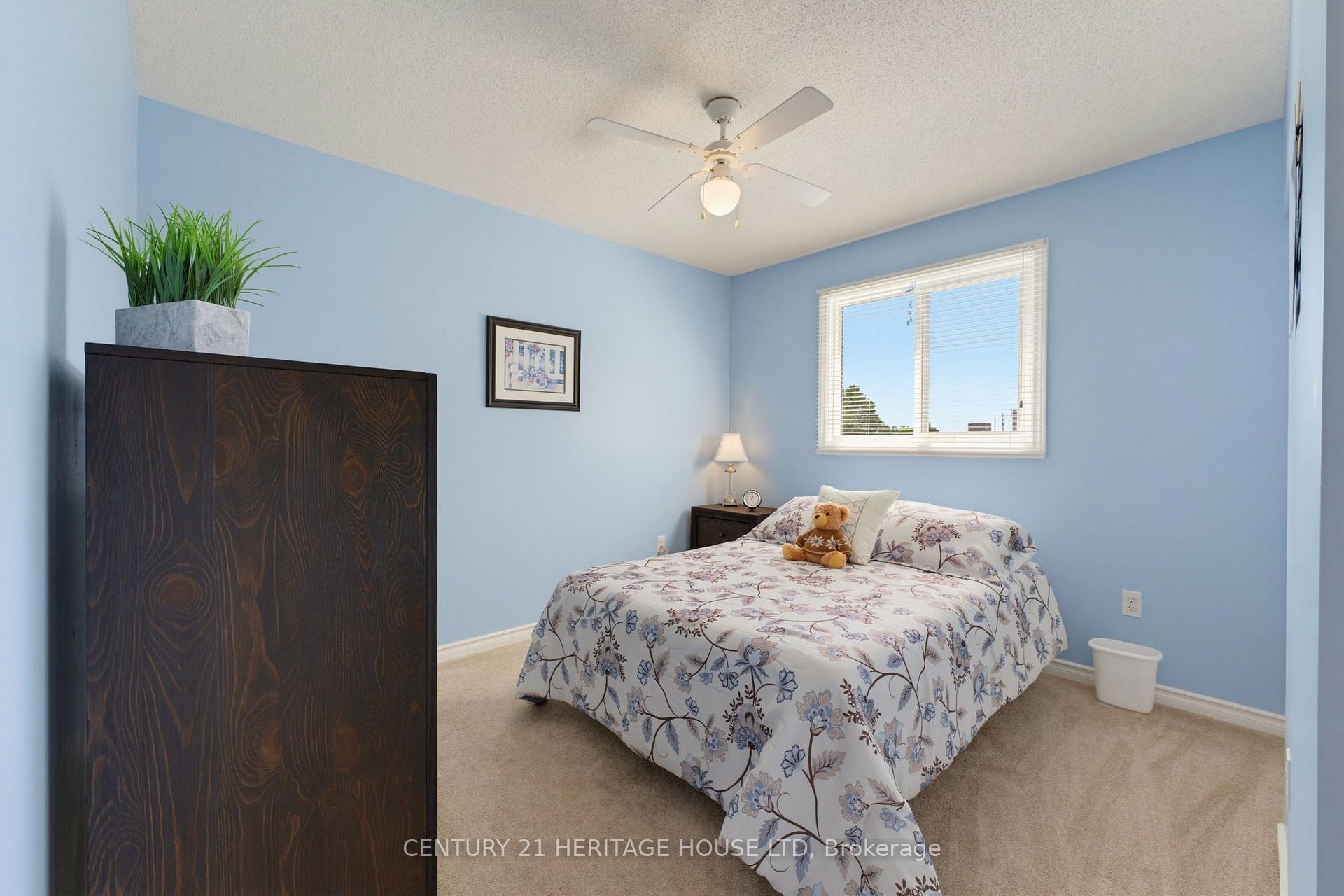 Photo 12 of 42 Buchanan Crescent, Brantford, Lynden Hills — HOMEH