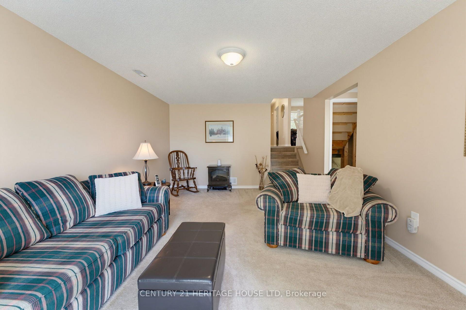 Photo 16 of 42 Buchanan Crescent, Brantford, Lynden Hills — HOMEH