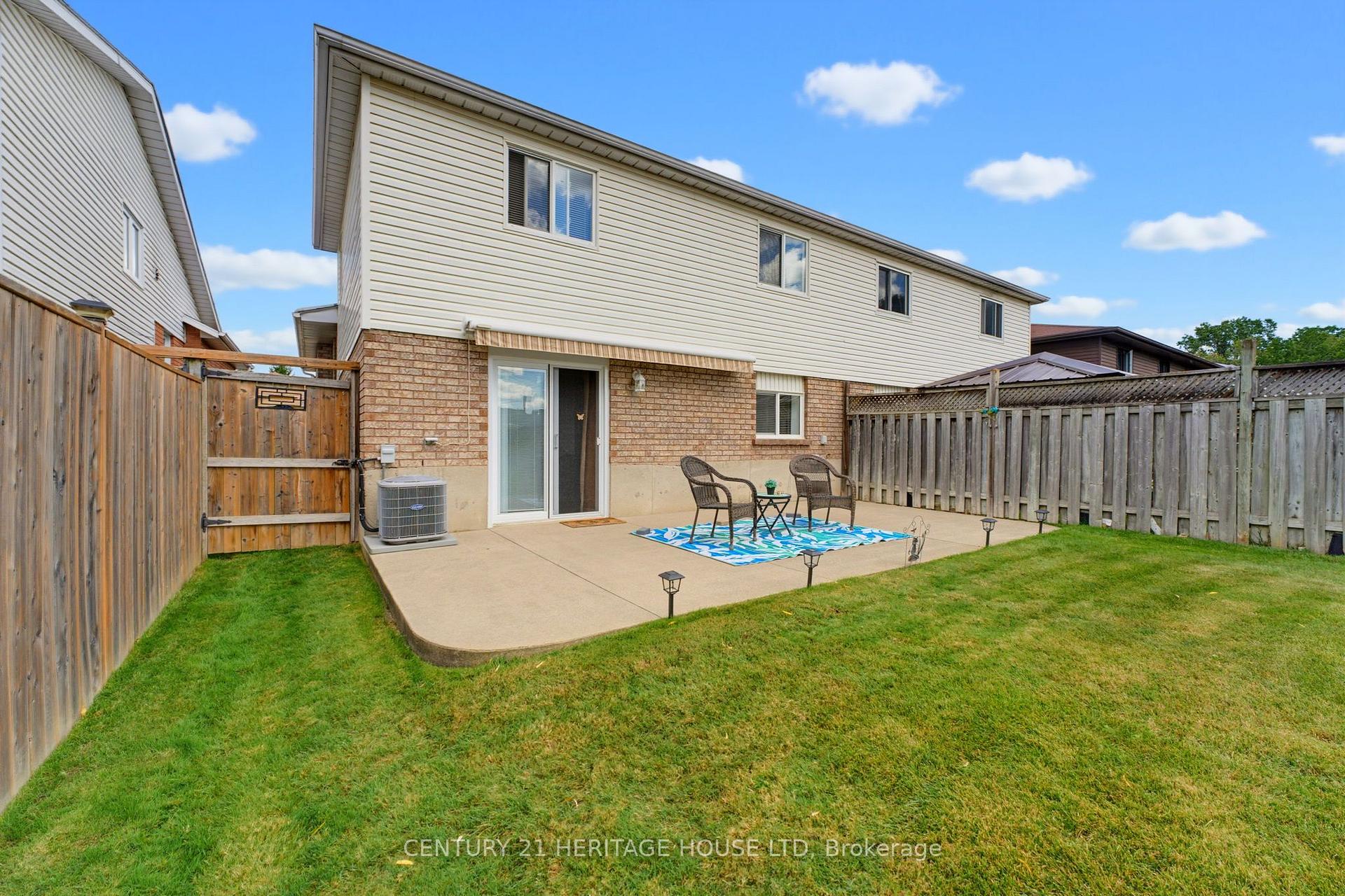 Photo 23 of 42 Buchanan Crescent, Brantford, Lynden Hills — HOMEH