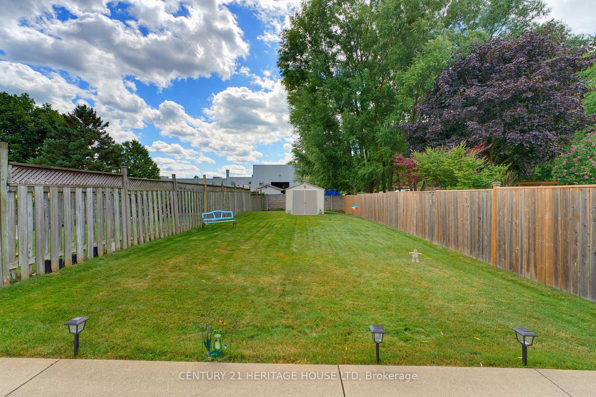 Photo 24 of 42 Buchanan Crescent, Brantford, Lynden Hills — HOMEH