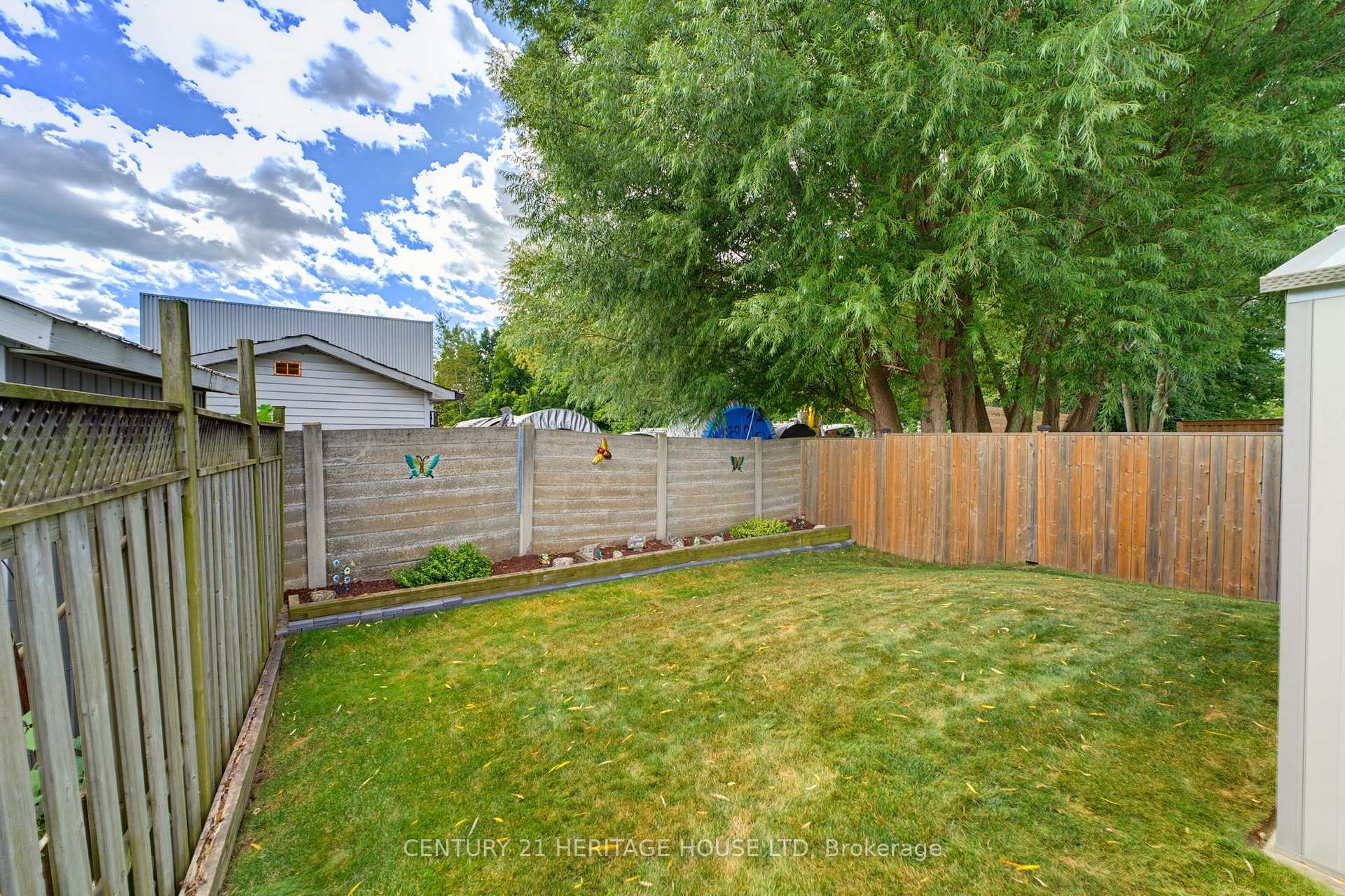Photo 27 of 42 Buchanan Crescent, Brantford, Lynden Hills — HOMEH