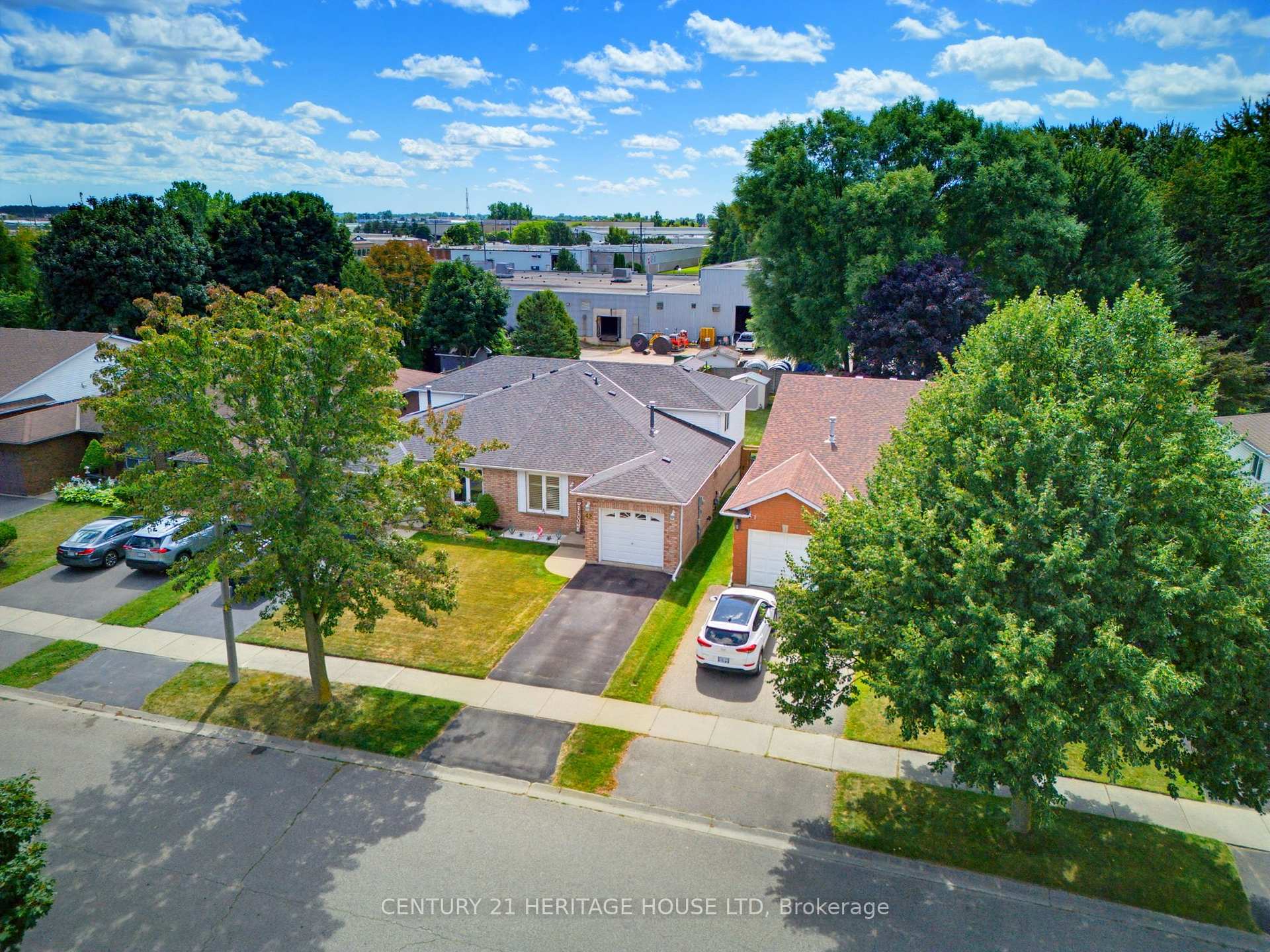 Photo 28 of 42 Buchanan Crescent, Brantford, Lynden Hills — HOMEH
