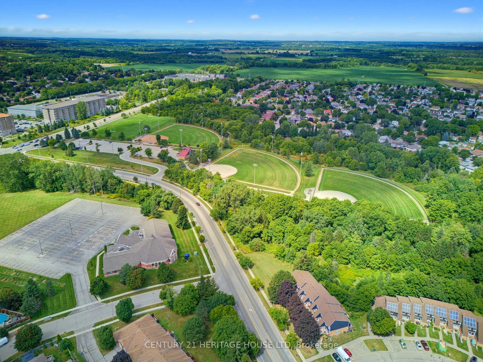 Photo 32 of 42 Buchanan Crescent, Brantford, Lynden Hills — HOMEH