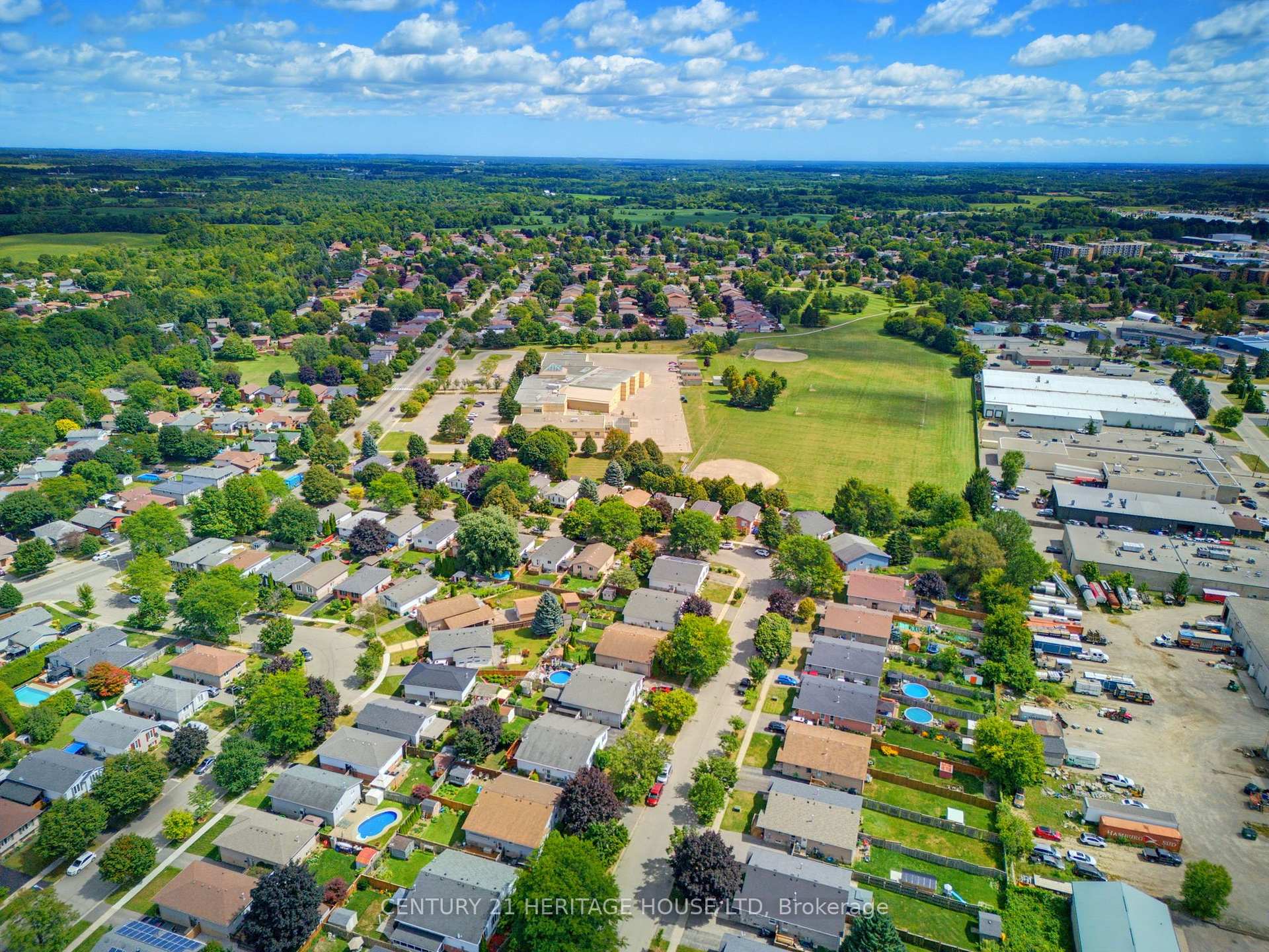 Photo 33 of 42 Buchanan Crescent, Brantford, Lynden Hills — HOMEH
