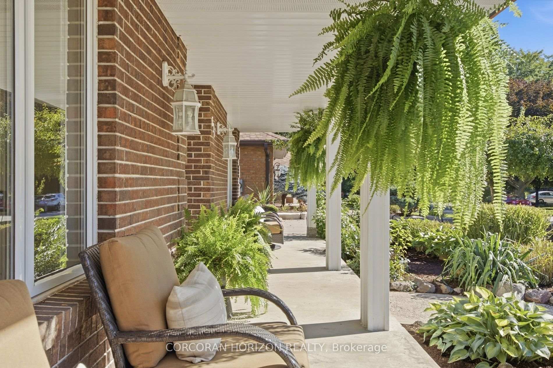 Photo 8 of 527 Anndale Court, Waterloo, Colonial Acres — HOMEH