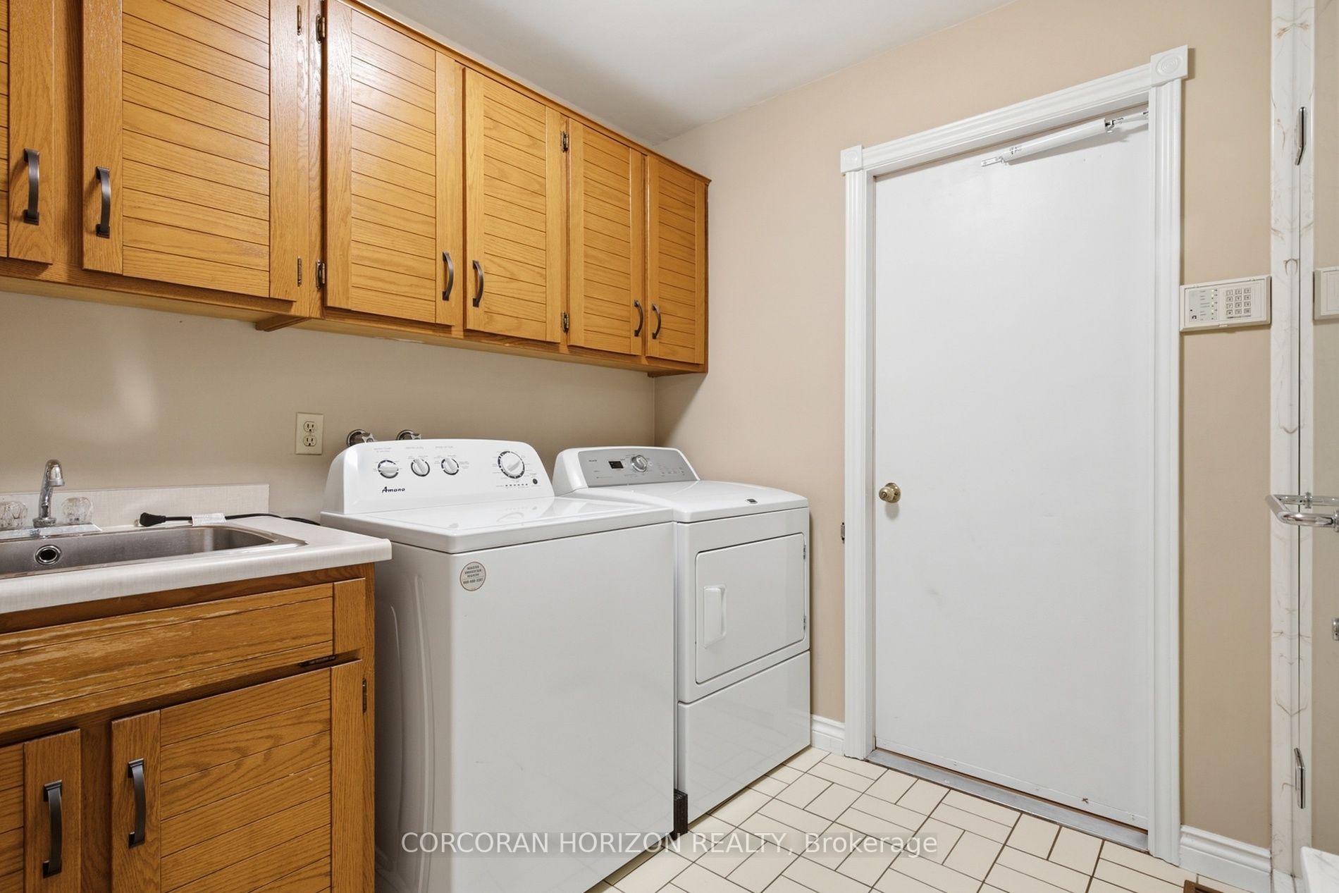 Photo 33 of 527 Anndale Court, Waterloo, Colonial Acres — HOMEH