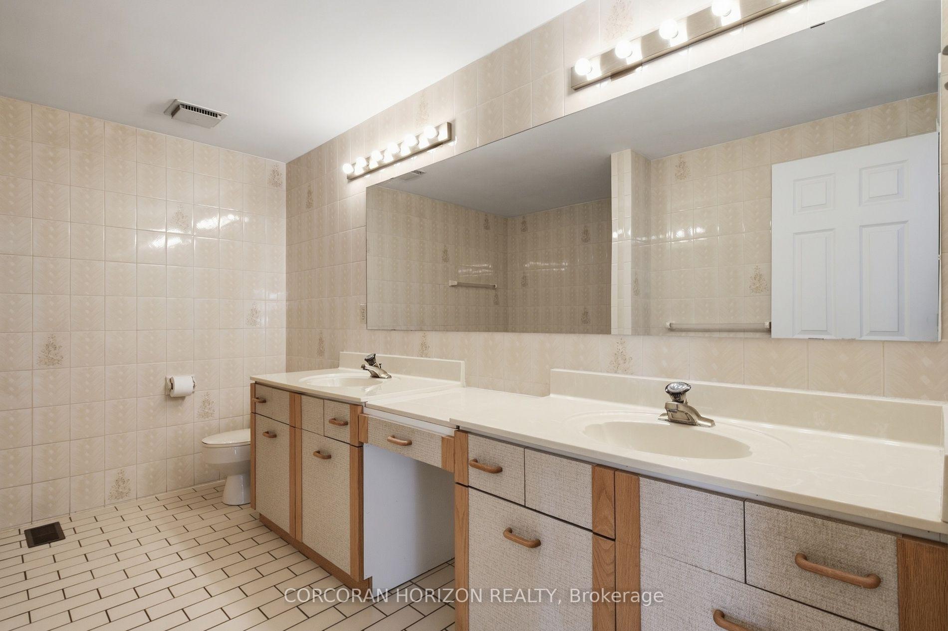 Photo 42 of 527 Anndale Court, Waterloo, Colonial Acres — HOMEH