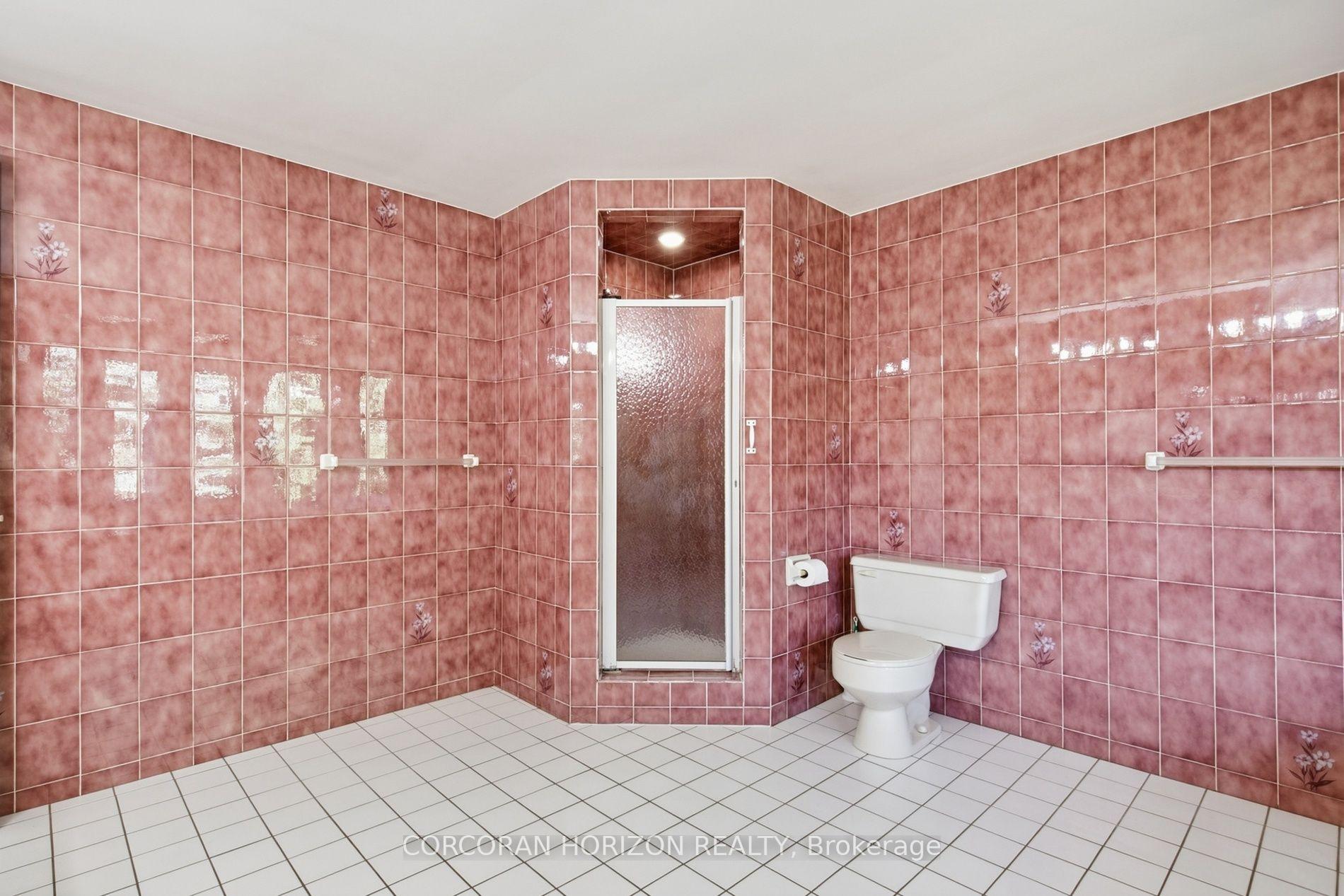 Photo 49 of 527 Anndale Court, Waterloo, Colonial Acres — HOMEH