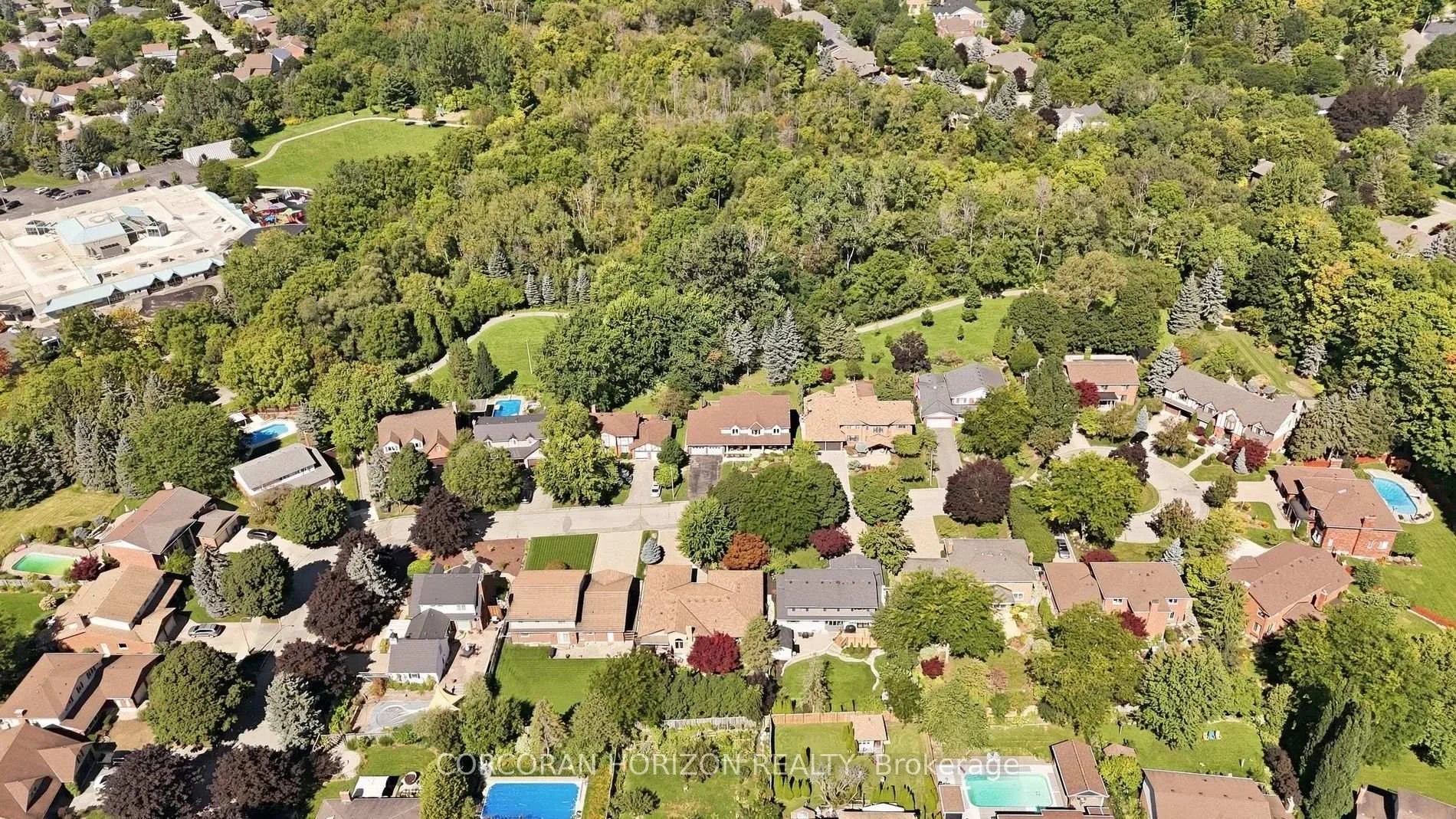 Photo 72 of 527 Anndale Court, Waterloo, Colonial Acres — HOMEH