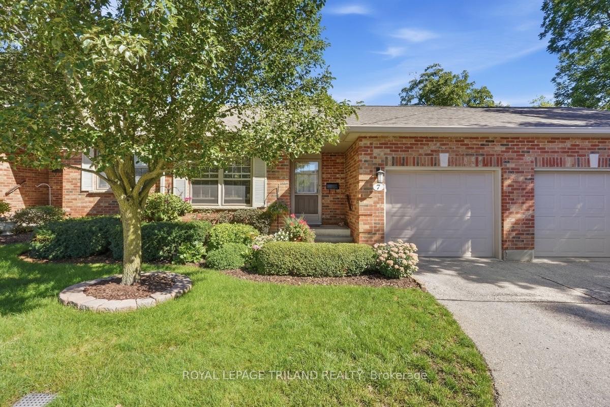 Front of Unit 7, 1337 Commissioners Road W