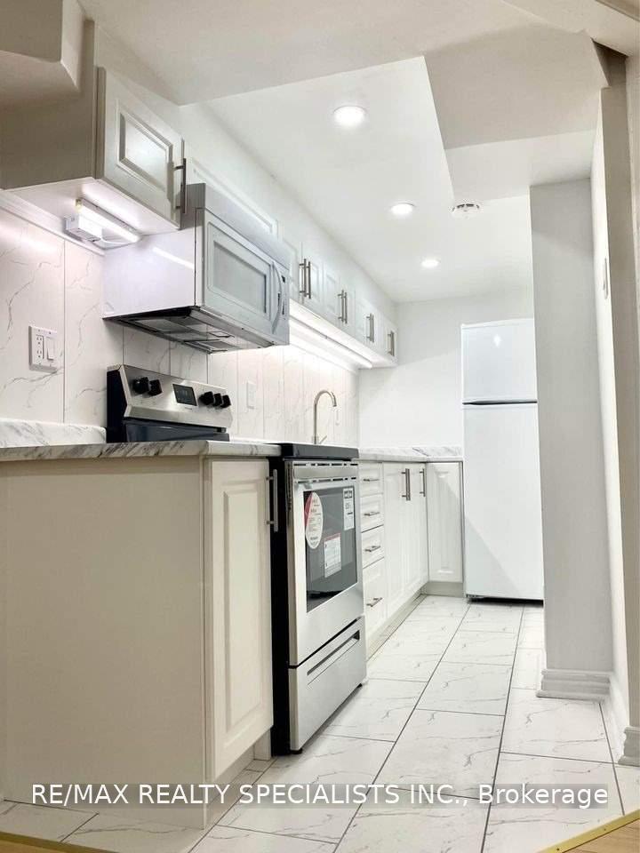 Photo 4 of Unit Bsmt, 6 Ginger Grove, Vaughan, Sonoma Heights — HOMEH