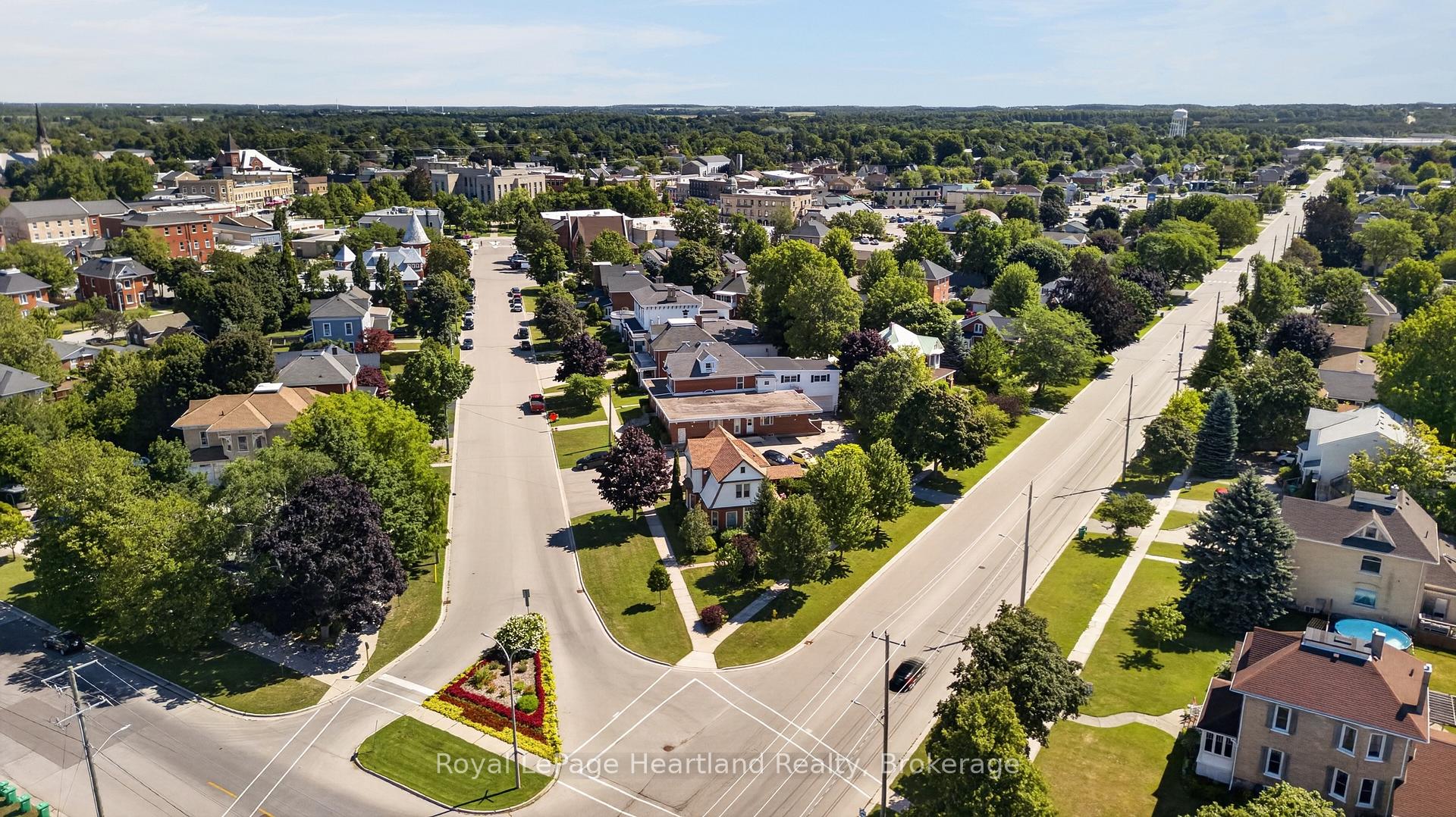 Photo 2 of 85 Montreal Street, Goderich, Goderich (Town) — HOMEH
