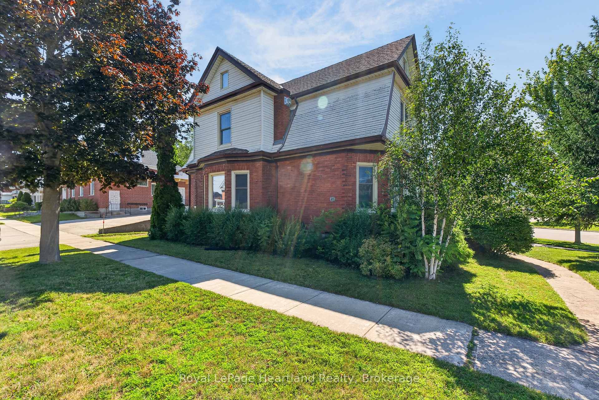 Photo 23 of 85 Montreal Street, Goderich, Goderich (Town) — HOMEH
