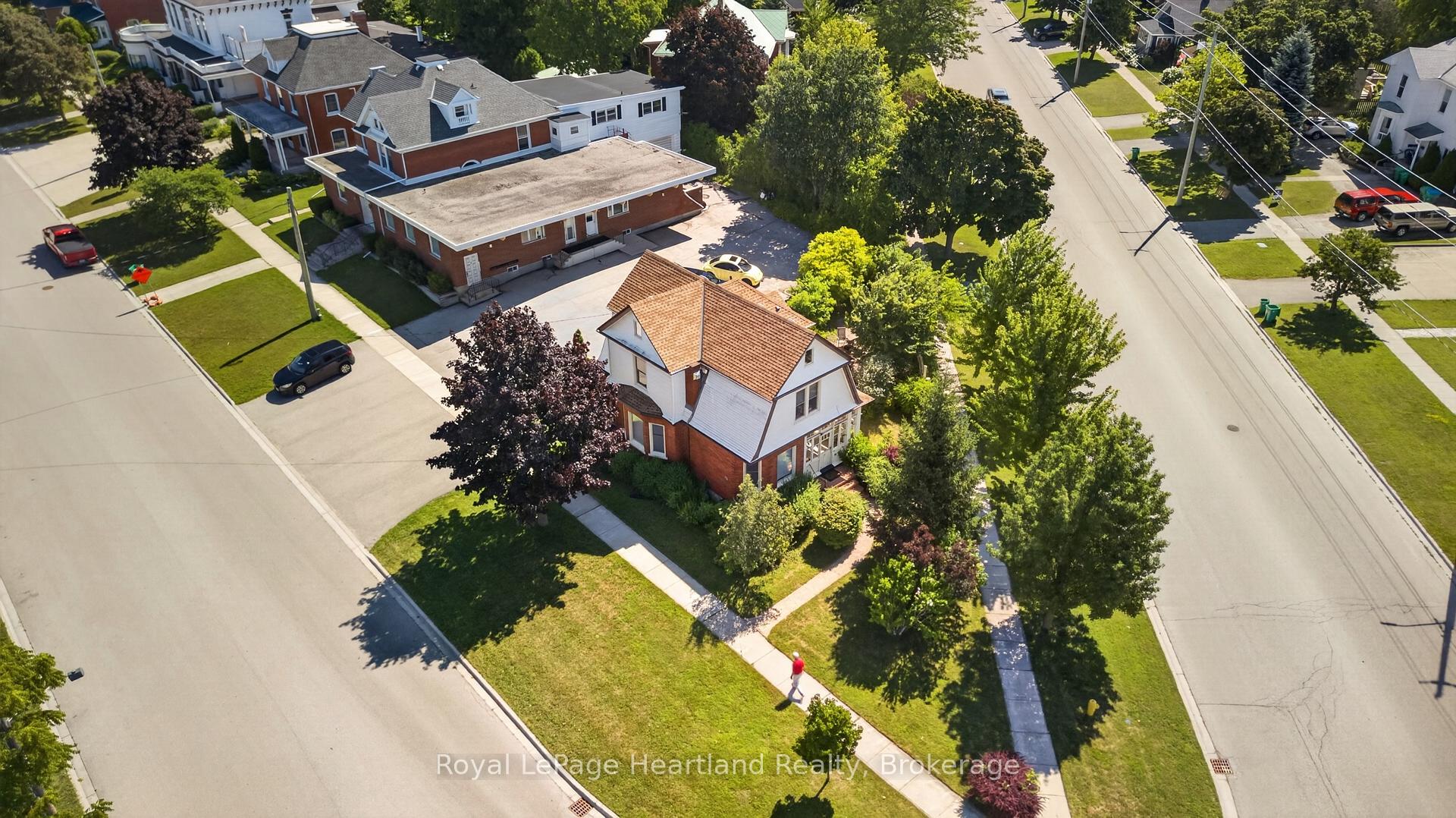 Photo 24 of 85 Montreal Street, Goderich, Goderich (Town) — HOMEH