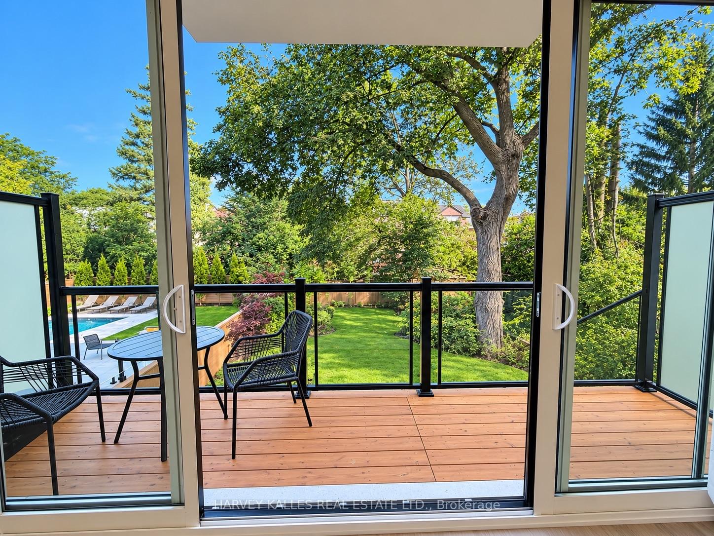 Photo 8 of 194 Sheldrake Boulevard, Toronto, Mount Pleasant East — HOMEH