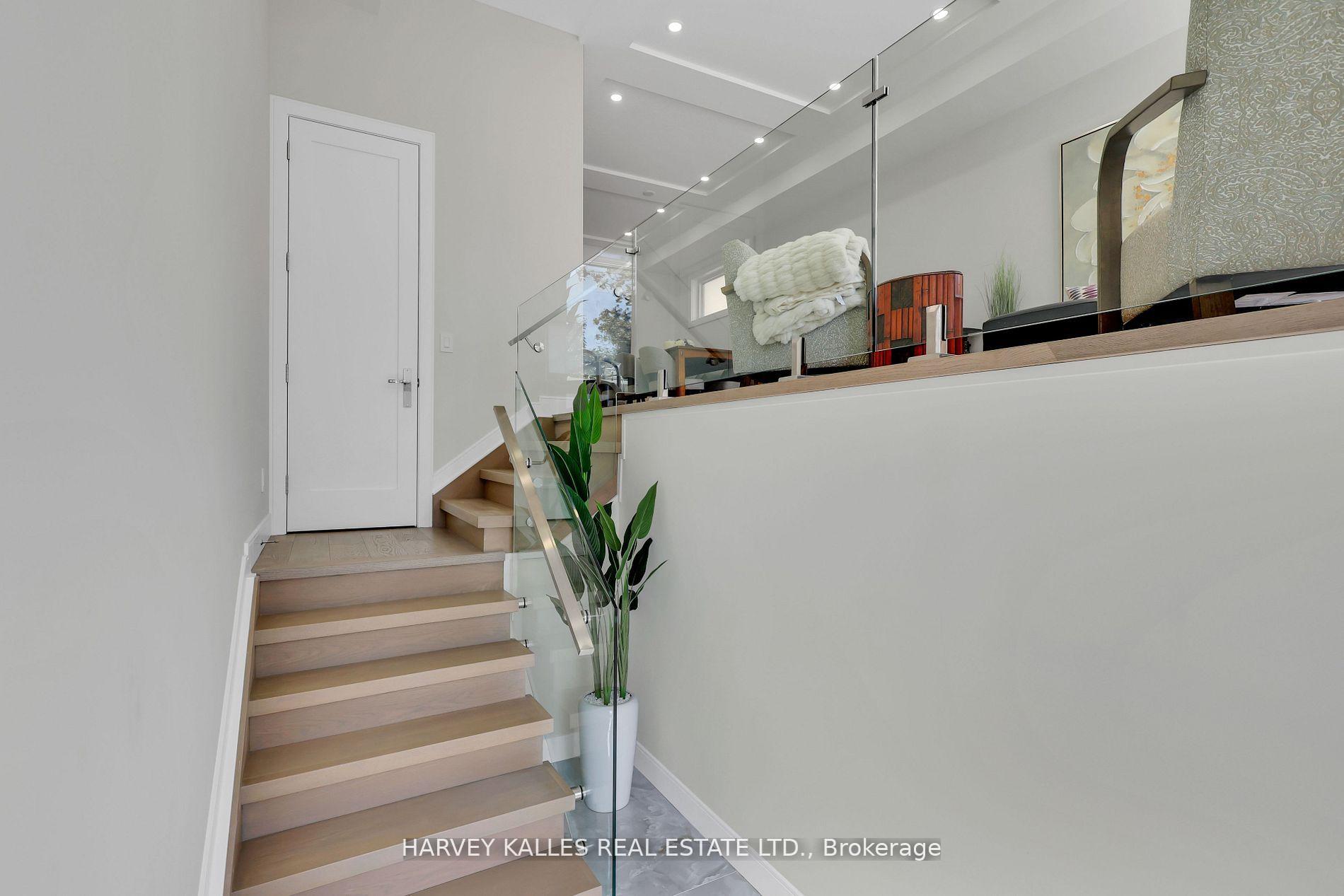 Photo 9 of 194 Sheldrake Boulevard, Toronto, Mount Pleasant East — HOMEH