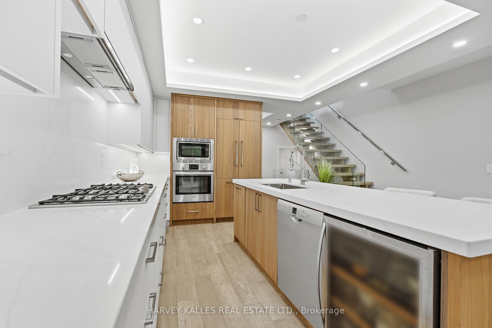 Photo 13 of 194 Sheldrake Boulevard, Toronto, Mount Pleasant East — HOMEH