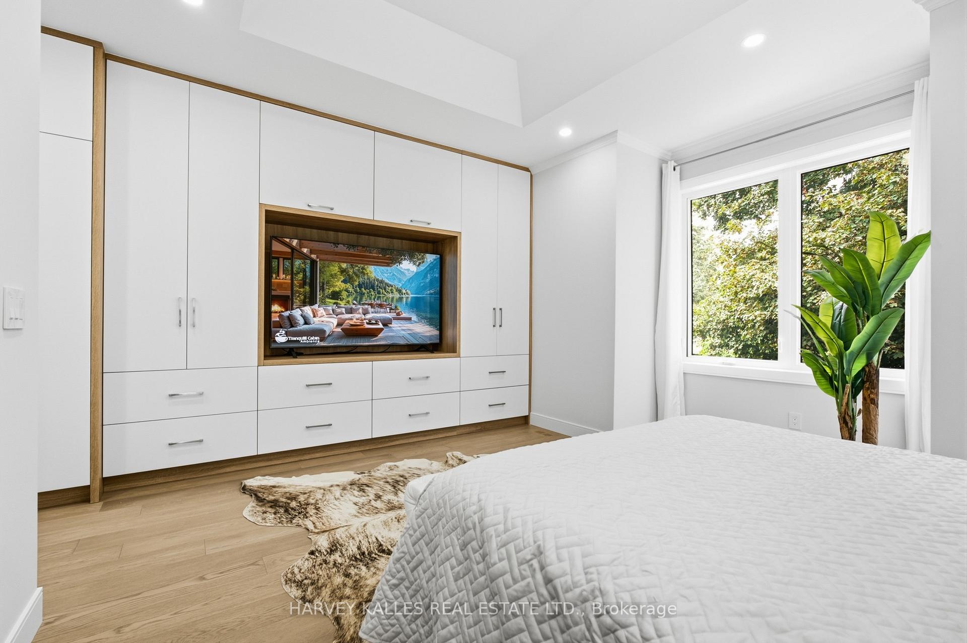 Photo 23 of 194 Sheldrake Boulevard, Toronto, Mount Pleasant East — HOMEH