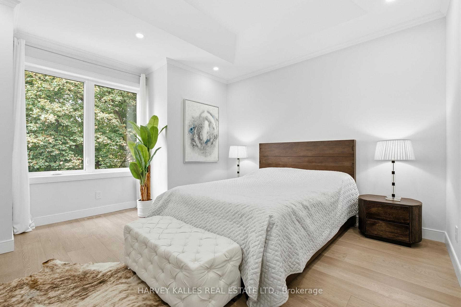Photo 25 of 194 Sheldrake Boulevard, Toronto, Mount Pleasant East — HOMEH