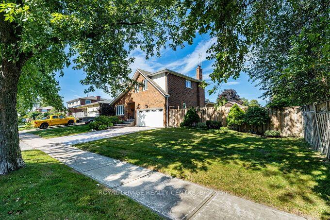 Photo 1 of 671 Louis Drive, Mississauga, Erindale — HOMEH