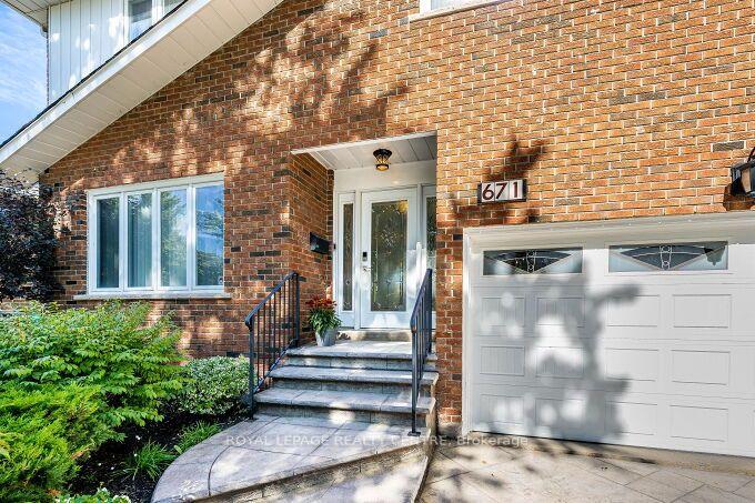 Photo 5 of 671 Louis Drive, Mississauga, Erindale — HOMEH