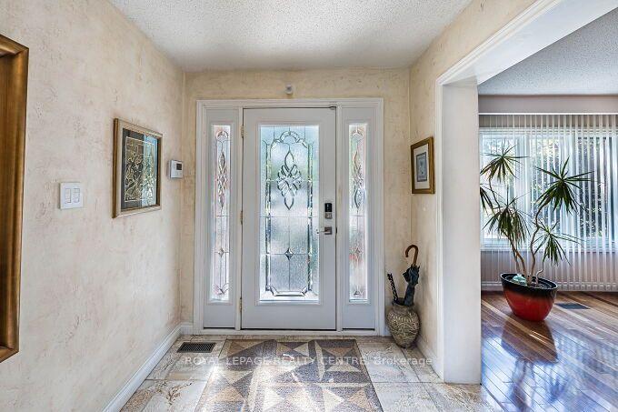 Photo 6 of 671 Louis Drive, Mississauga, Erindale — HOMEH