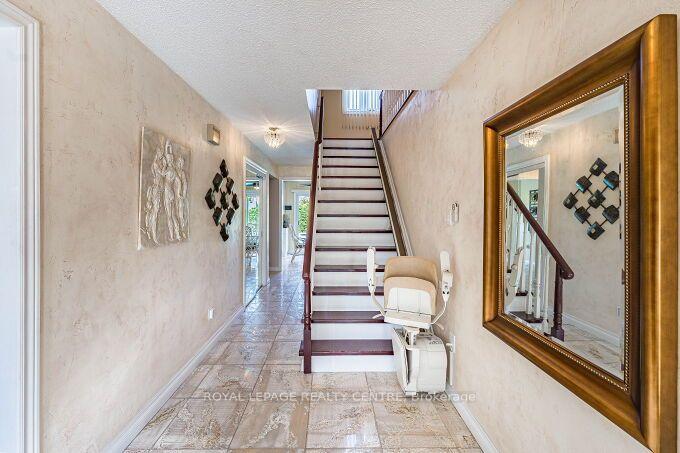 Photo 7 of 671 Louis Drive, Mississauga, Erindale — HOMEH