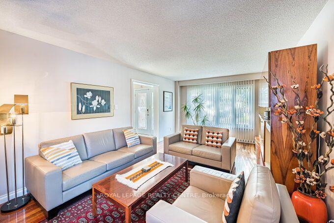Photo 9 of 671 Louis Drive, Mississauga, Erindale — HOMEH