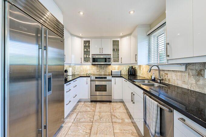 Photo 16 of 671 Louis Drive, Mississauga, Erindale — HOMEH