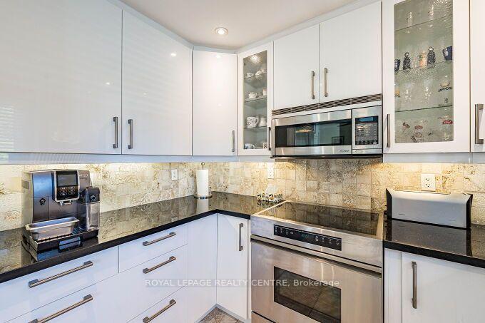 Photo 17 of 671 Louis Drive, Mississauga, Erindale — HOMEH