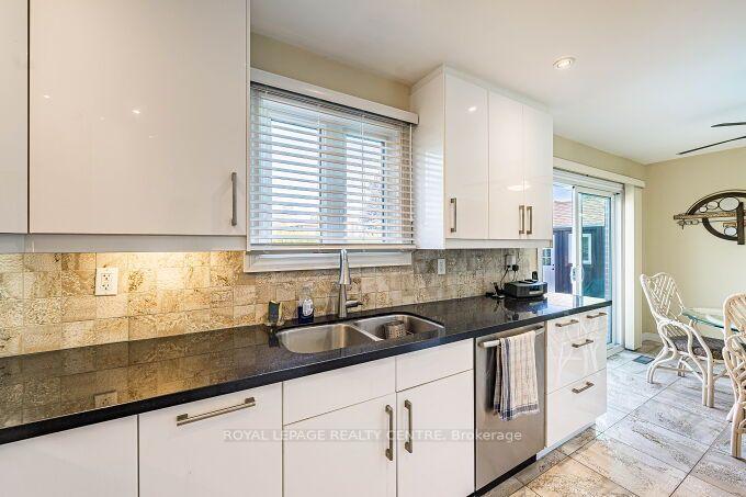 Photo 18 of 671 Louis Drive, Mississauga, Erindale — HOMEH
