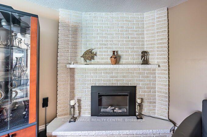 Photo 24 of 671 Louis Drive, Mississauga, Erindale — HOMEH