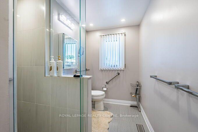 Photo 28 of 671 Louis Drive, Mississauga, Erindale — HOMEH