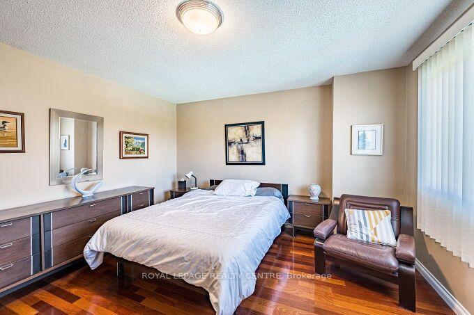 Photo 29 of 671 Louis Drive, Mississauga, Erindale — HOMEH