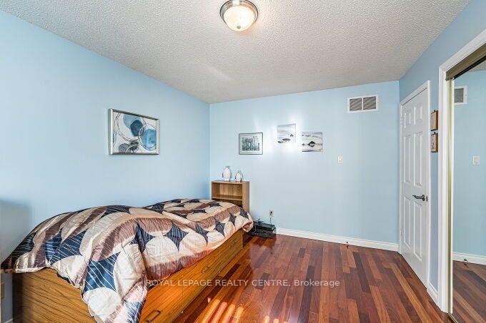 Photo 31 of 671 Louis Drive, Mississauga, Erindale — HOMEH