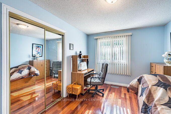 Photo 32 of 671 Louis Drive, Mississauga, Erindale — HOMEH