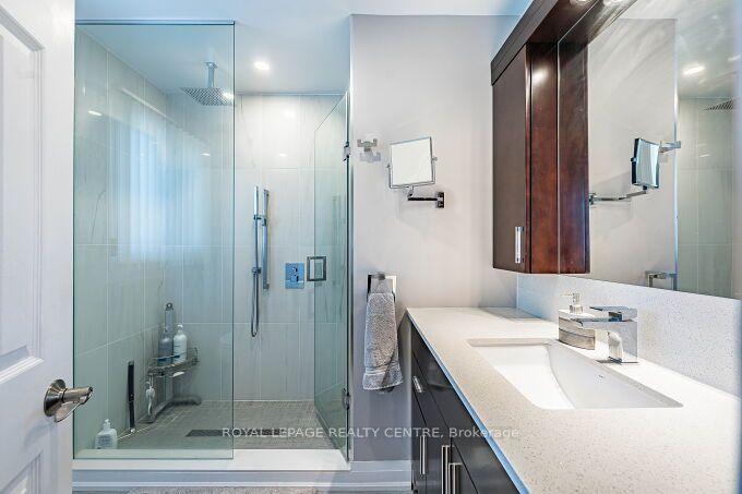 Photo 34 of 671 Louis Drive, Mississauga, Erindale — HOMEH