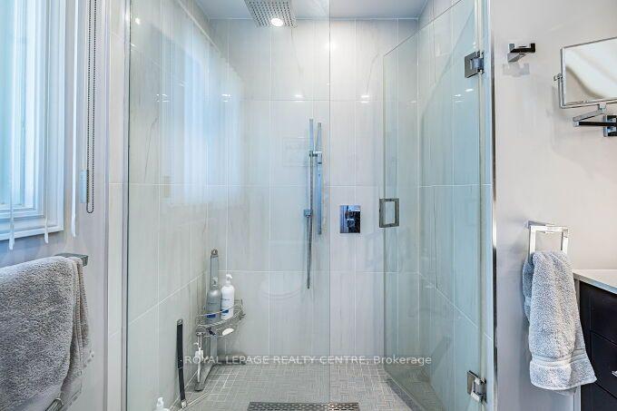 Photo 36 of 671 Louis Drive, Mississauga, Erindale — HOMEH